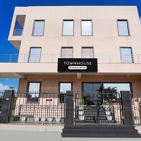 Super Townhouse Taj Nagri Basai Formerly Royal Empire Tajganj Exterior photo