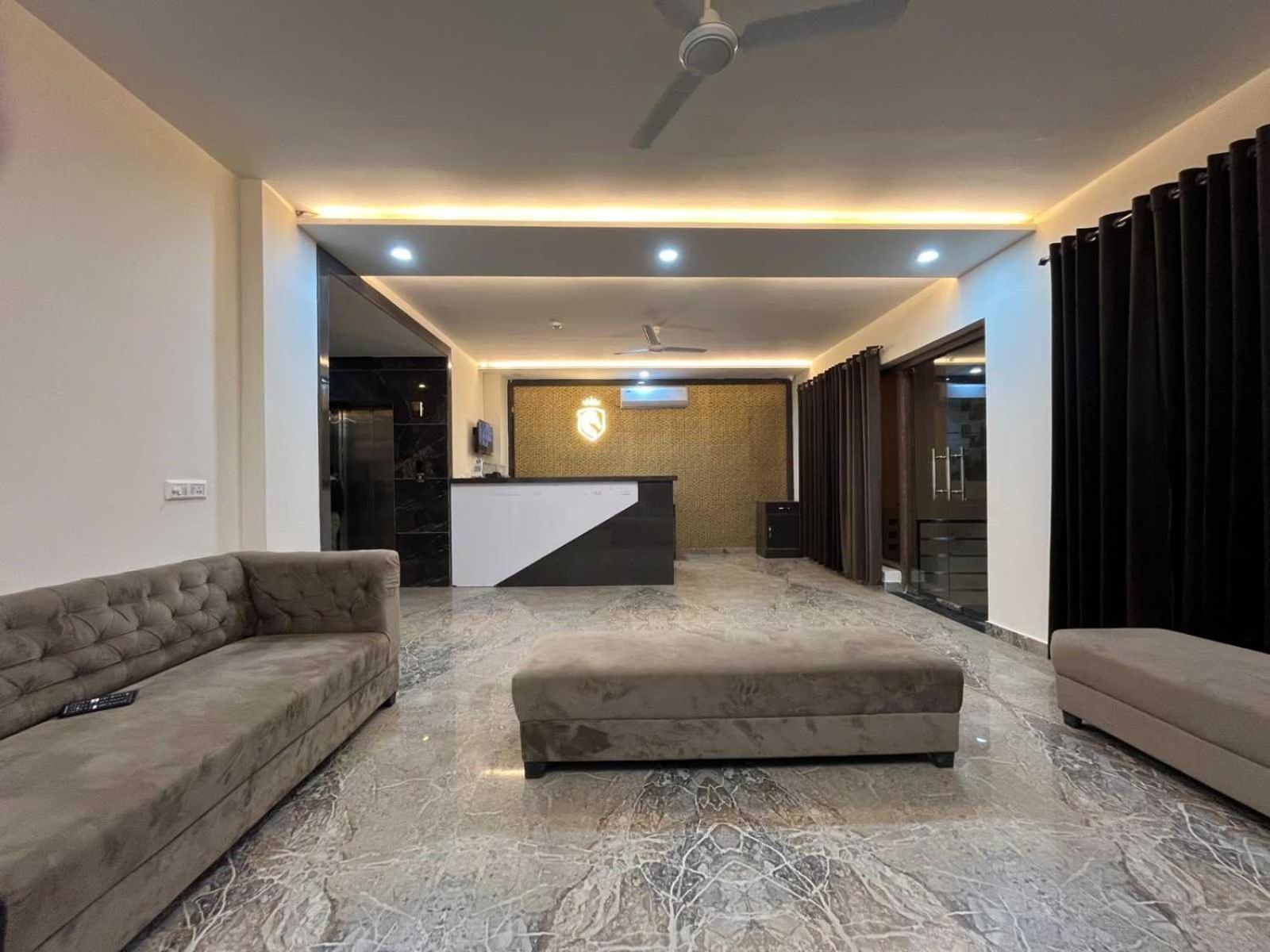 Super Townhouse Taj Nagri Basai Formerly Royal Empire Tajganj Exterior photo
