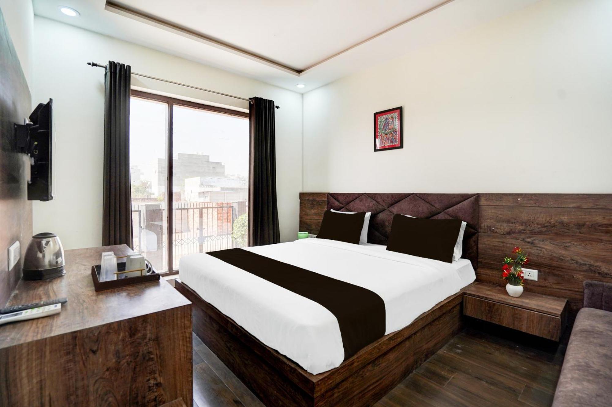 Super Townhouse Taj Nagri Basai Formerly Royal Empire Tajganj Exterior photo