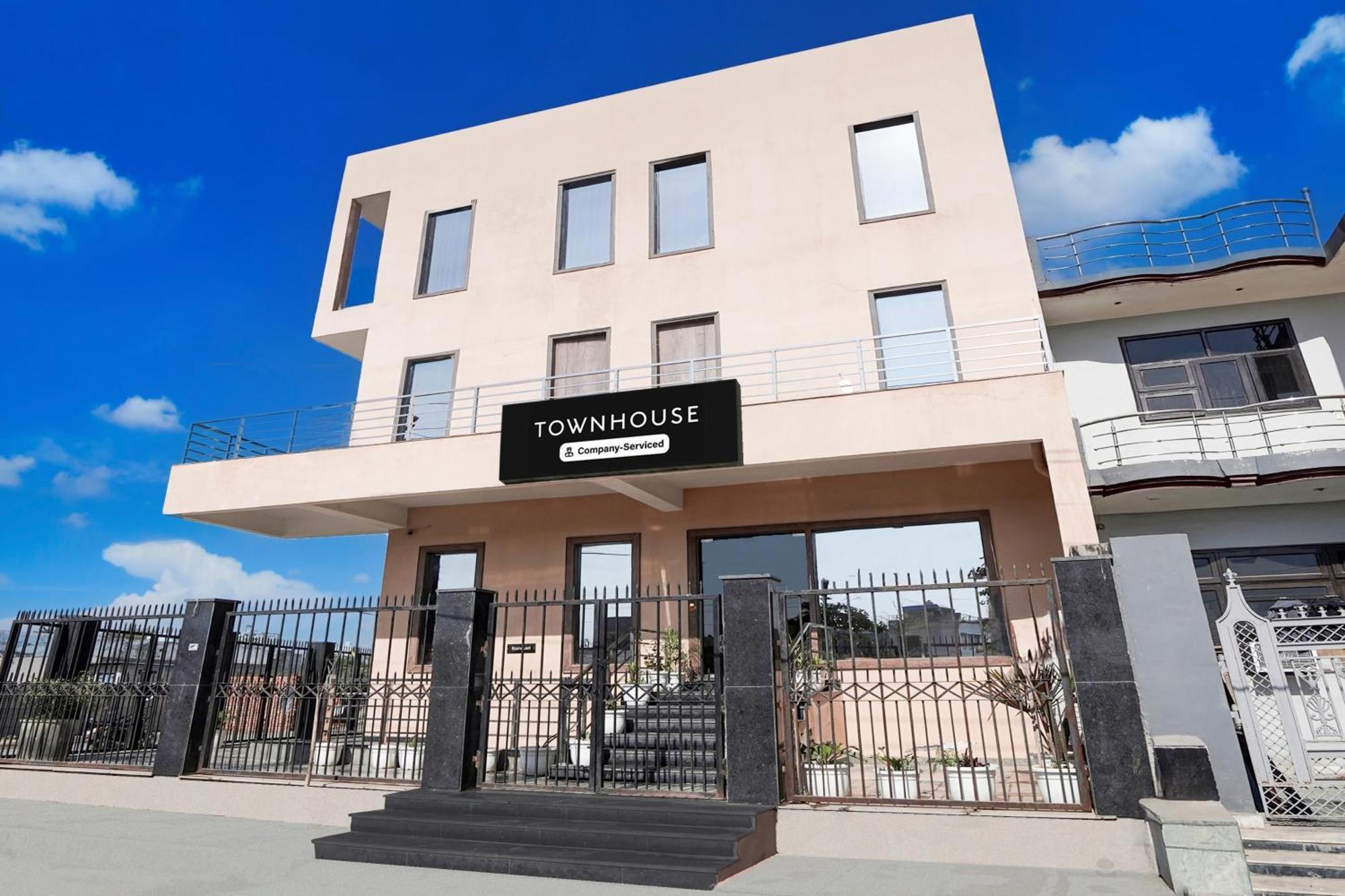 Super Townhouse Taj Nagri Basai Formerly Royal Empire Tajganj Exterior photo