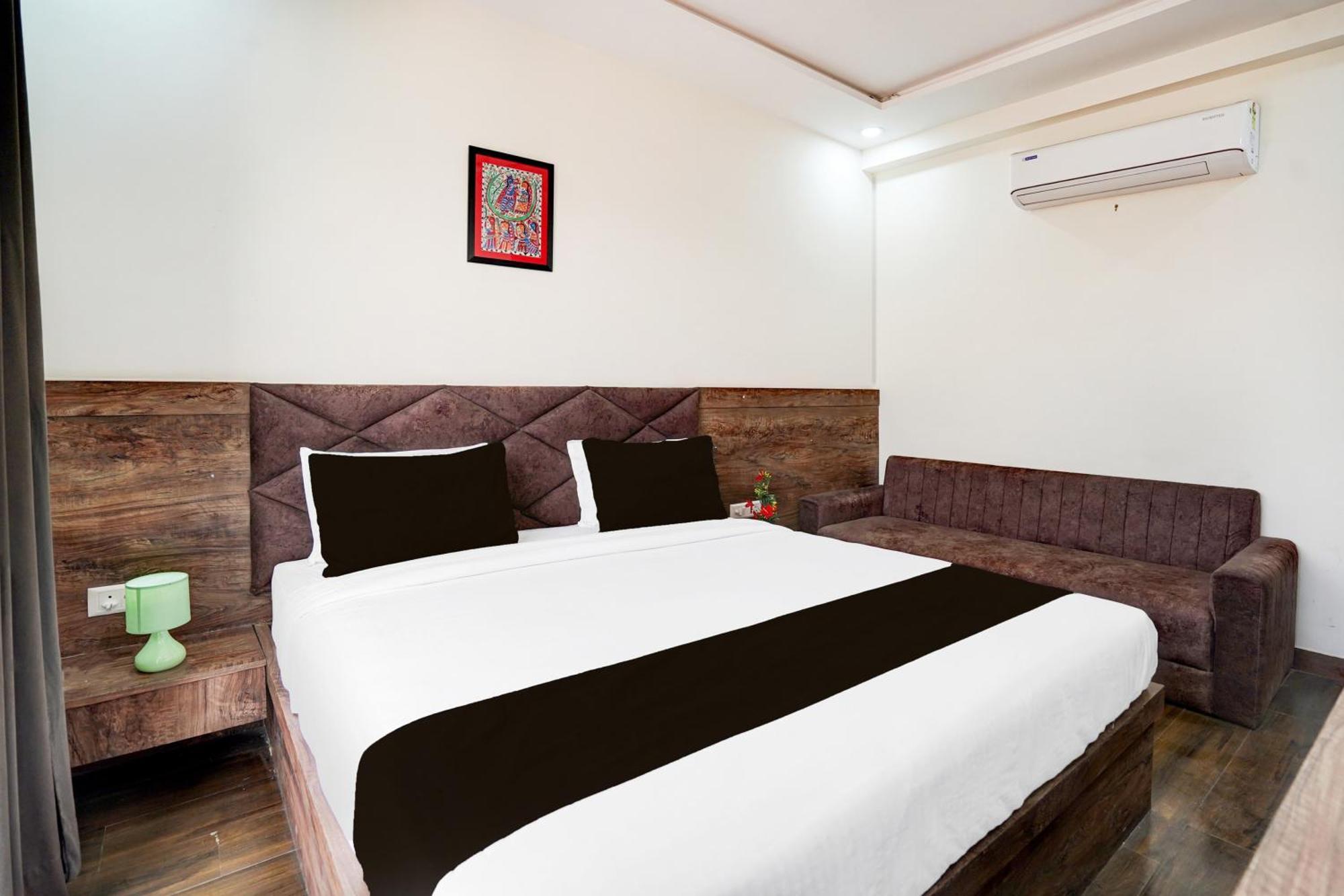 Super Townhouse Taj Nagri Basai Formerly Royal Empire Tajganj Exterior photo
