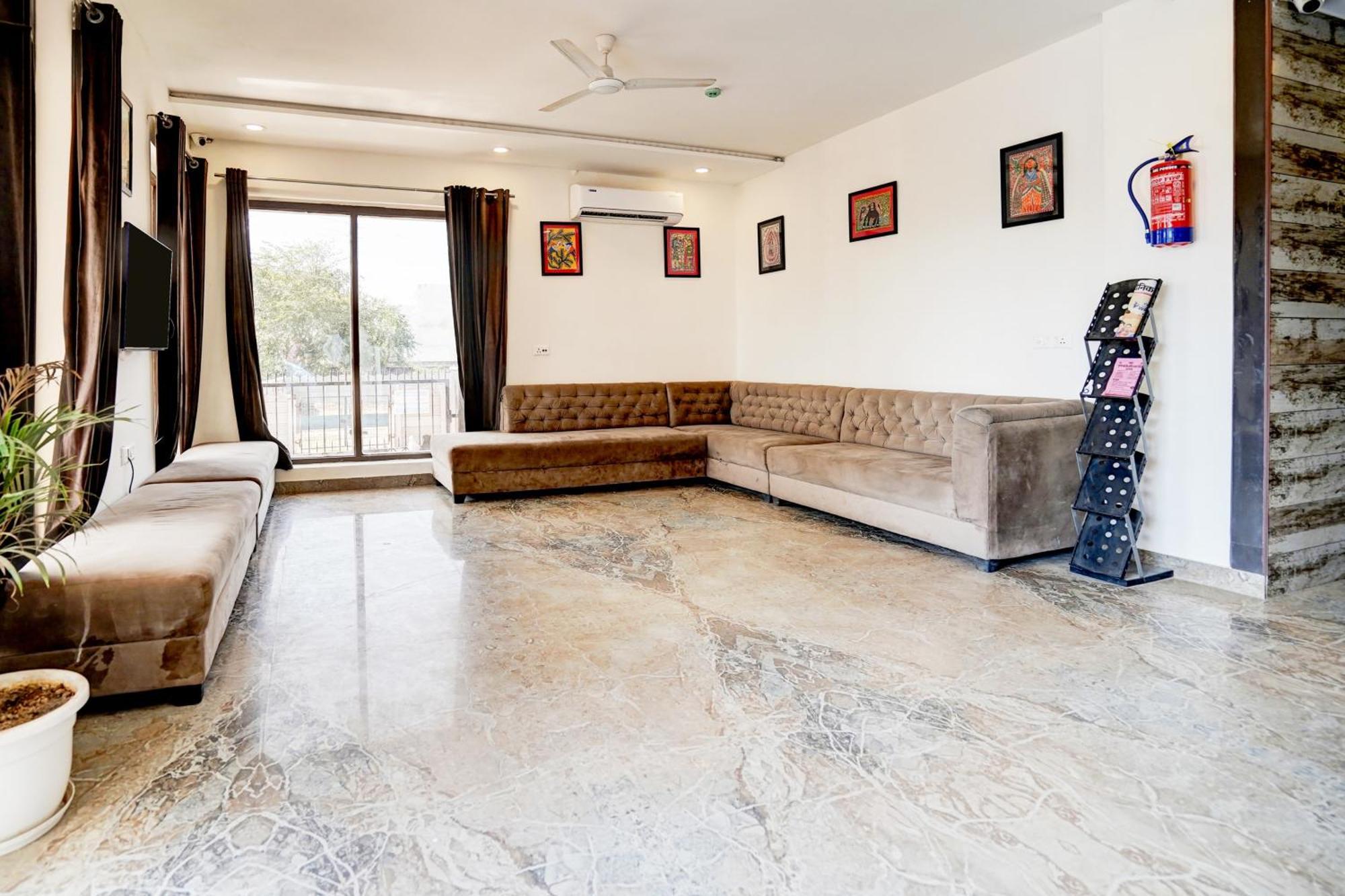 Super Townhouse Taj Nagri Basai Formerly Royal Empire Tajganj Exterior photo